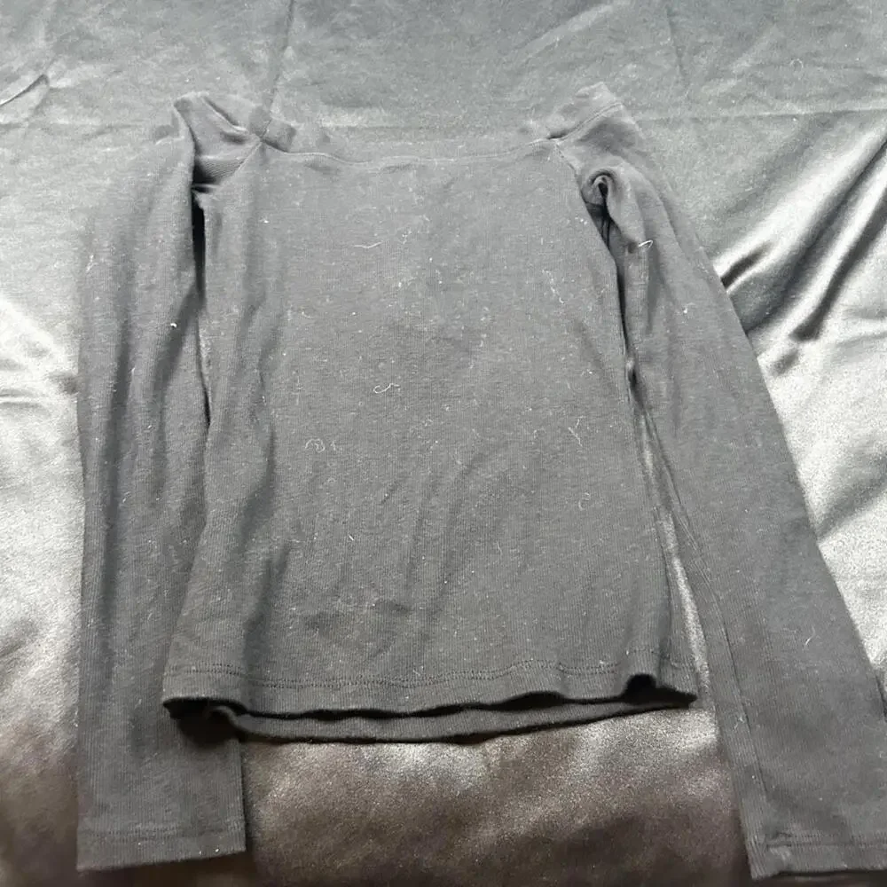 Aero Women’s Black Long Sleeve Off-the-Shoulder Sweater Style Shirt Size‎ XS